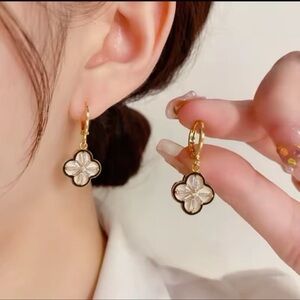 Elegant Gold-Plated Zircon Four-Leaf Clover Dangle Earrings for Women  ~NEW~